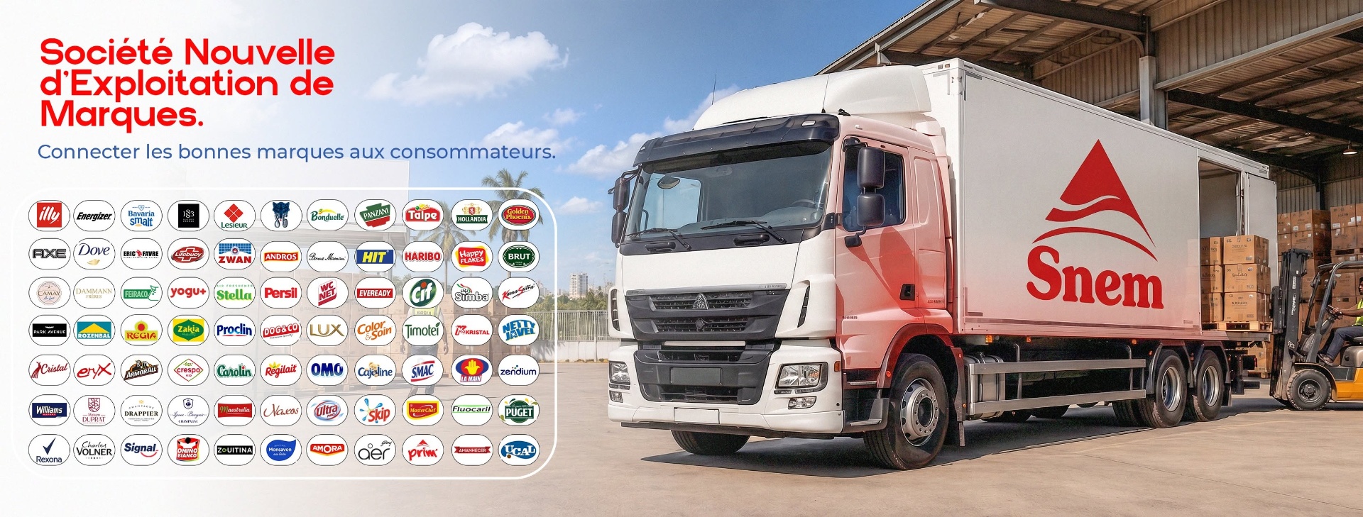 Camion de livraison SNEM transportant les marques distribuées en Côte d'Ivoire